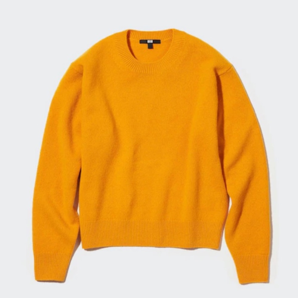 Uniqlo Premium Lambswool Crew Neck Long-Sleeve Sweater